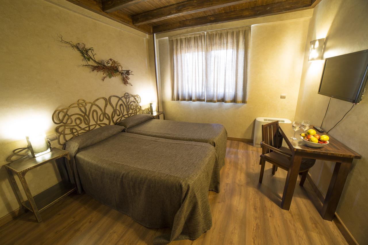 Hotel Albergue La Casa Del Peregrino El Acebo de San Miguel Luaran gambar